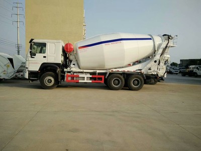 重汽豪沃380馬力三軸15方攪拌車現僅售39萬，性價比之選